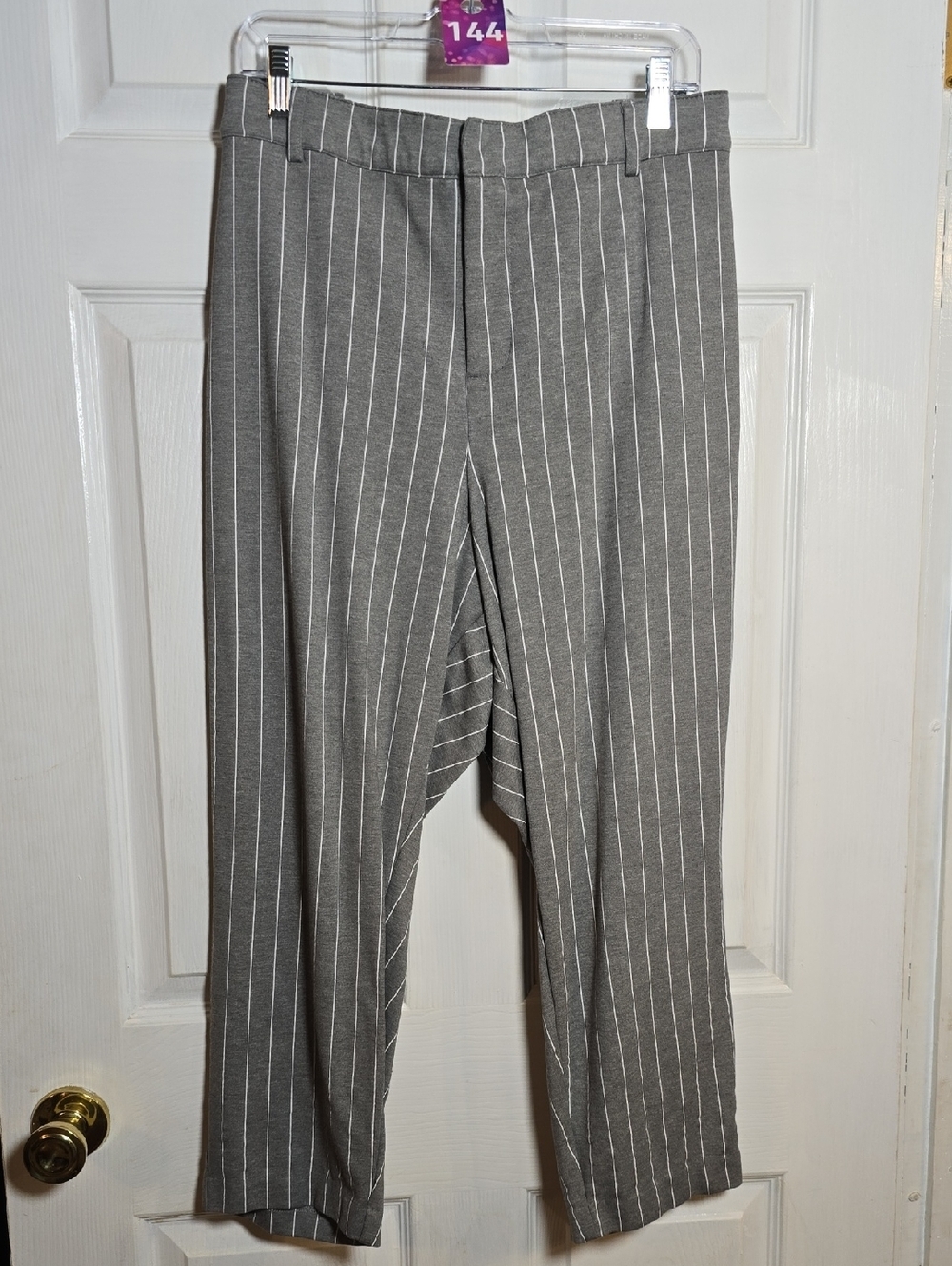 144 Torrid 26S 26 Short White And Gray Pinstripe Wide Leg Trousers & Pockets